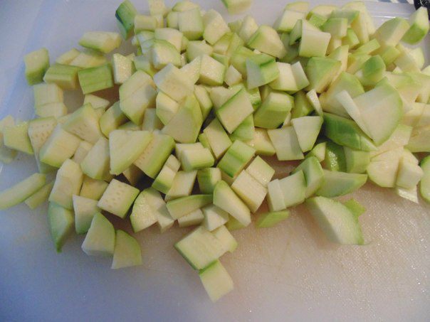 Cуп-пюре с курицей, овощами и пармезановыми гренками