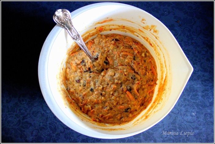 Keксы морковные с клюквой и орехами (на овсяной муке и йогурте)