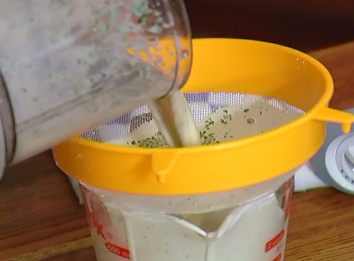 Шоколадный десерт с мятой