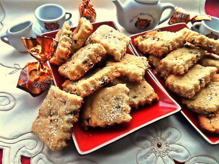 Печенье с кунжутом и изюмом