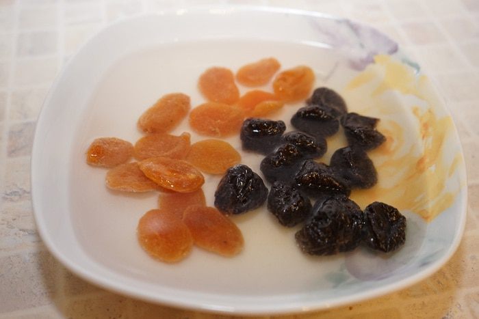 Куриное филе с сухофруктами и розмарином