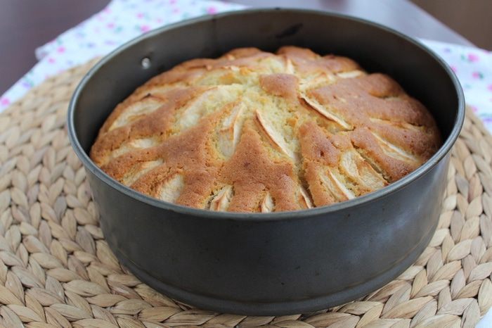 Итальянский яблочный пирог с изюмом
