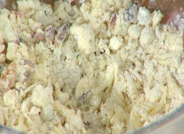 Картофельное печенье с сыром и грудинкой 
