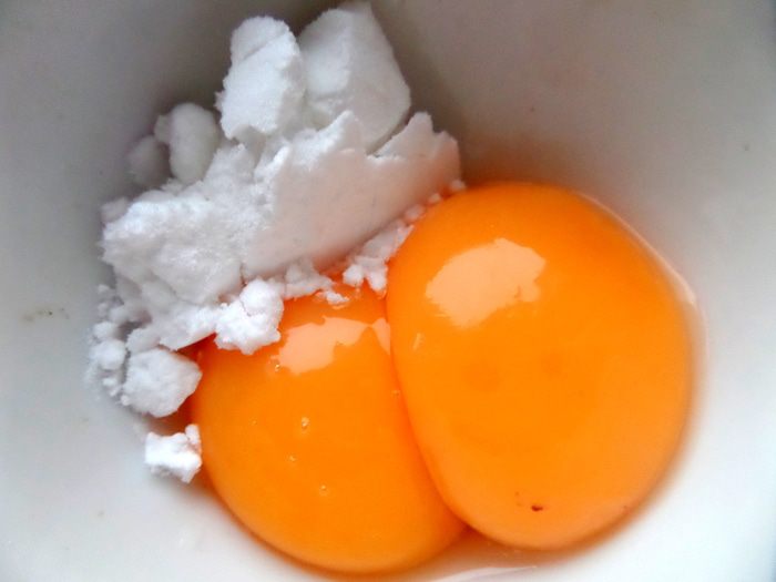 Куриные бёдра с овощами и соусом