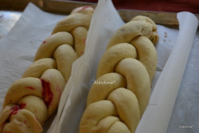 Домашняя булка с пеканом и корицей