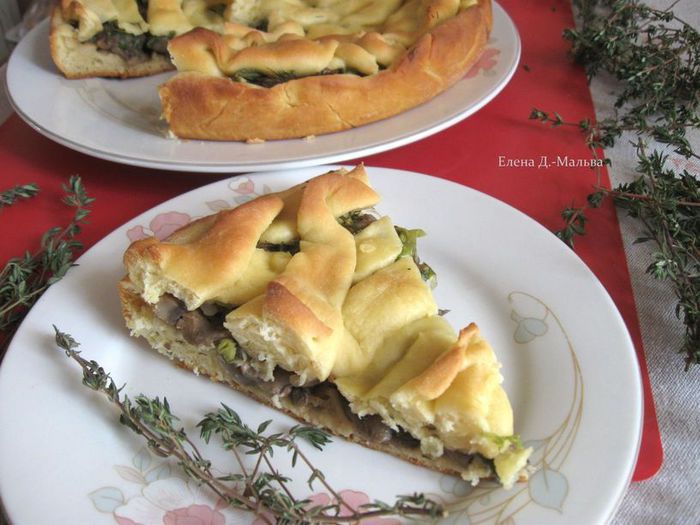 Пирог из заварного теста с грибами