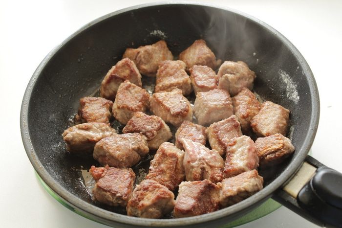 Мясо с грибами и сырными сконами
