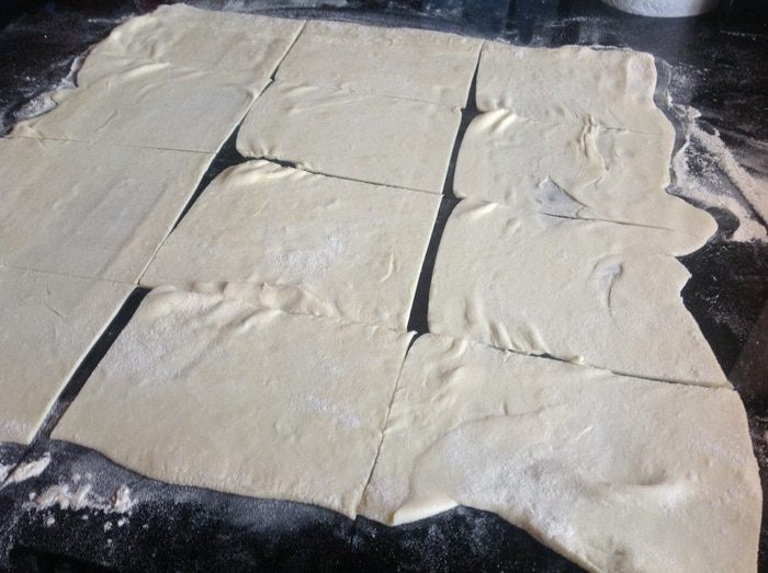 Слойки с творогом и клубникой