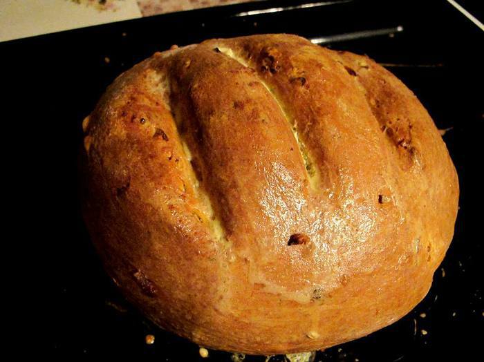 Хлеб гороховый с грудинкой и луком