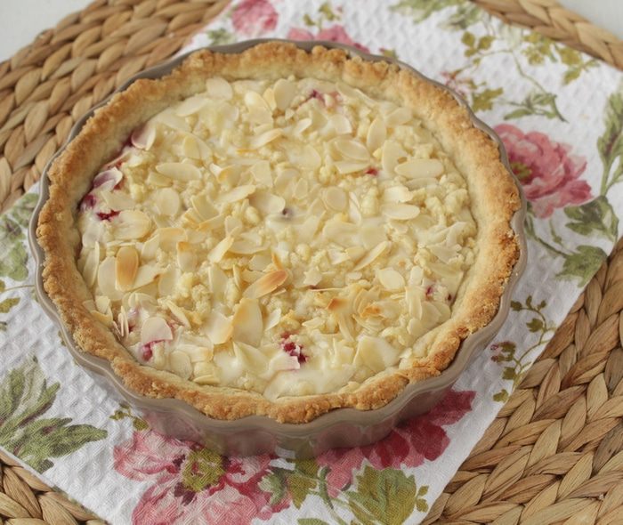 Тарт с рикоттой и брусникой