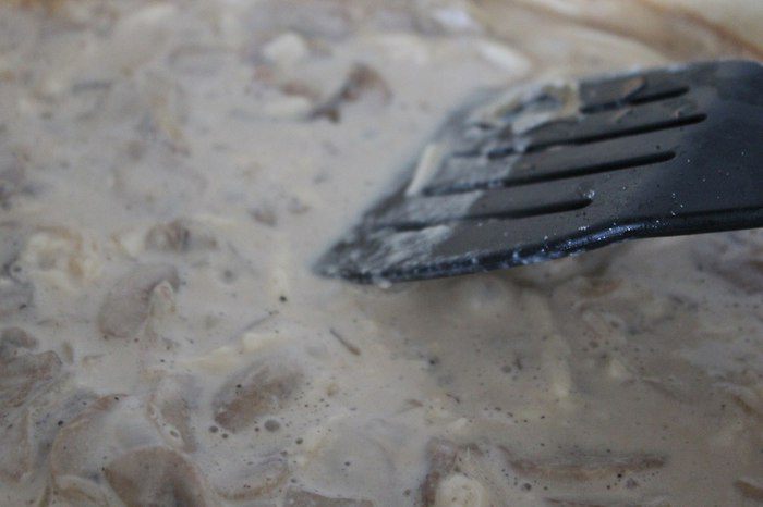 Паста с сливочно-грибным соусом и плавленным сыром