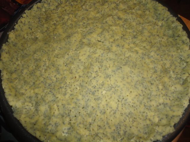 Маковый тарт с творожным суфле и ганашем