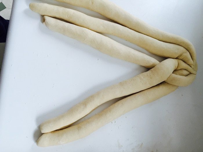 Хлебная коса с пармезаном