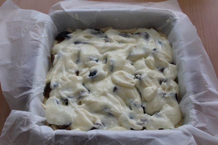 Сливочный пирог со сливовой начинкой
