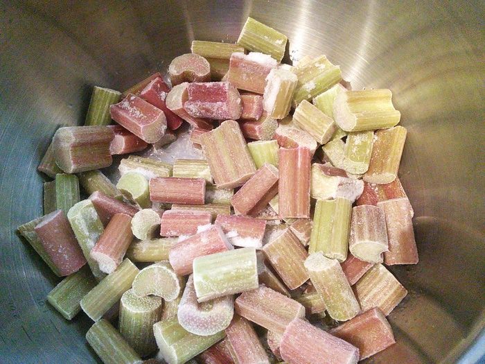 Мармелад из ревеня и клубники с мятой 