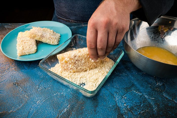 Запеченный палтус с шампиньонами и горошком 