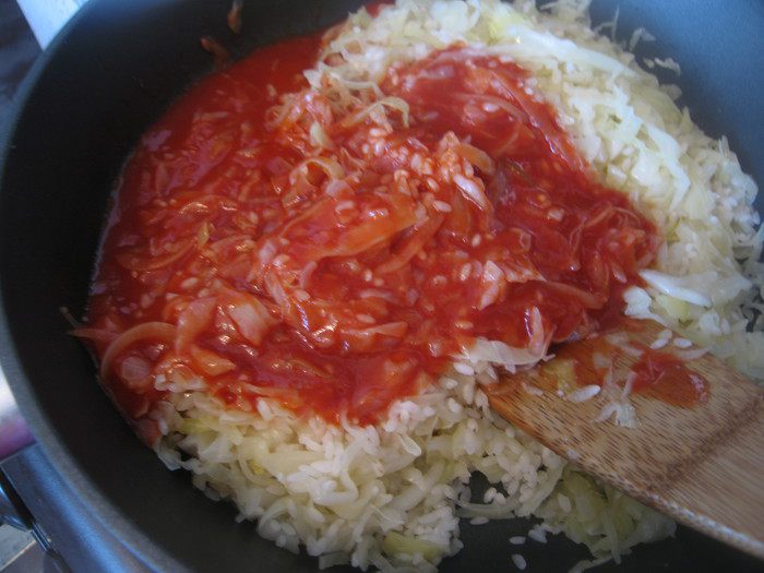 Лаханоризо с колбасками