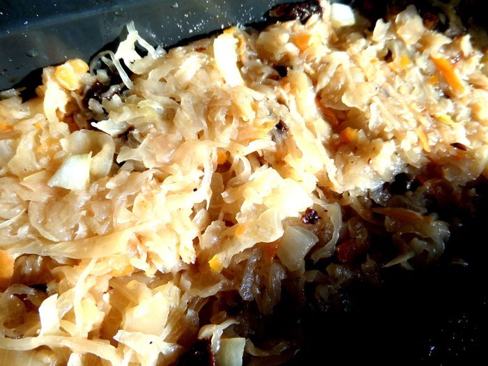 Пирог с капустой и черносливом