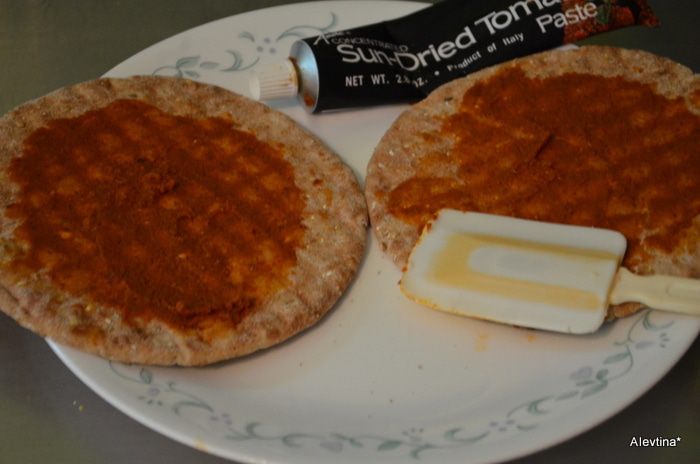 Лепешки пита с сыром Фета и грибами