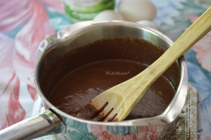 Шоколадный кекс с орехами