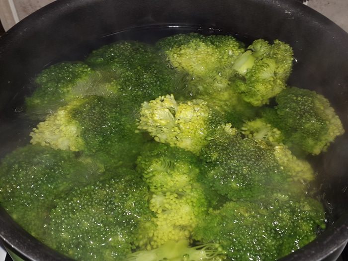 Киш с брокколи, тунцом и сыром
