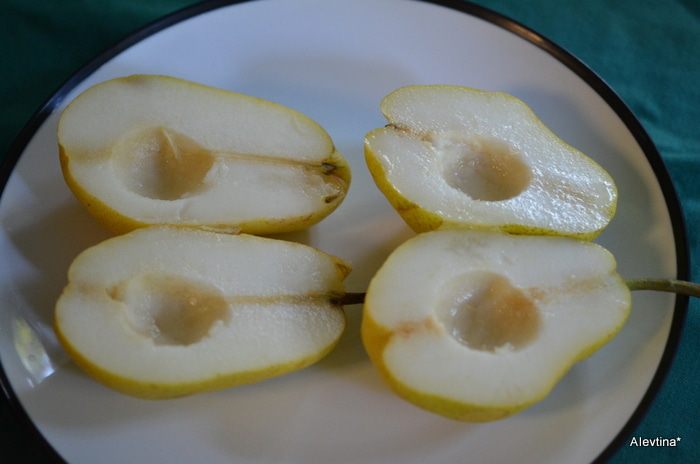 Медовые груши с корицей и гвоздикой