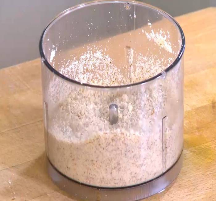 Тарт с малиной и кедровыми орешками 