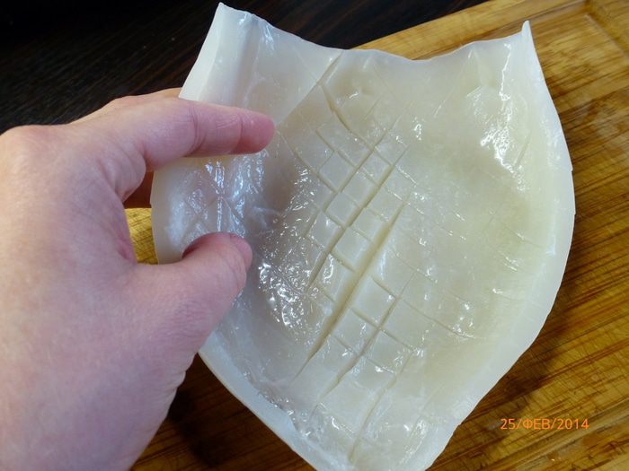 Баветте с кальмарами и зеленым горошком