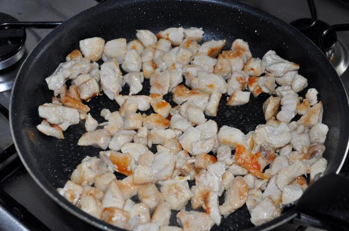 Салат с манго, курицей и кукурузой