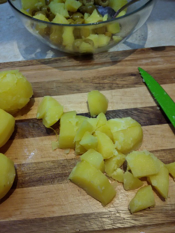 Салат из картофеля с оливками