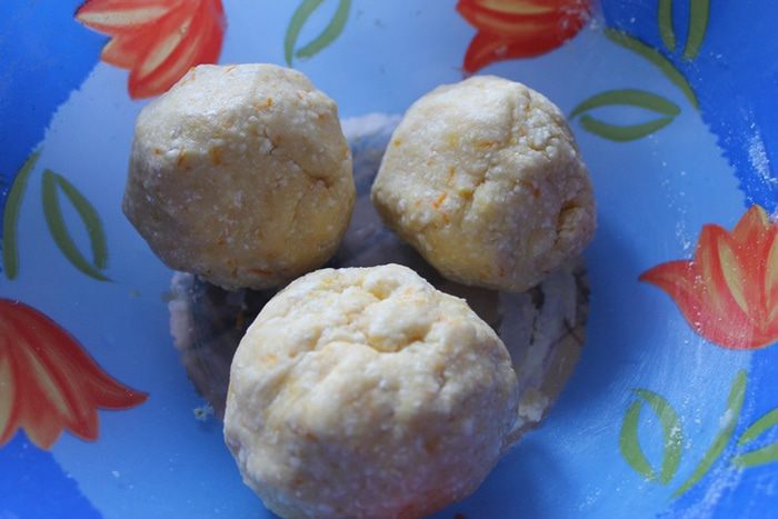 Рогалики с клюквой и кедровыми орешками