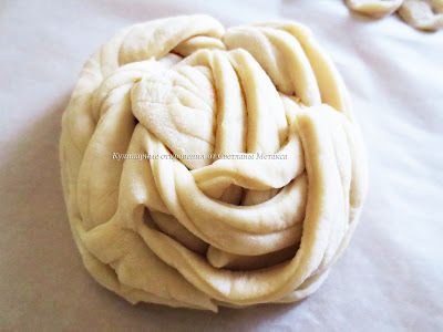 Слоеные булочки с малиновым джемом