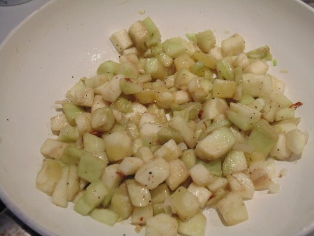 Блинчики с баклажановой начинкой в томатном соусе