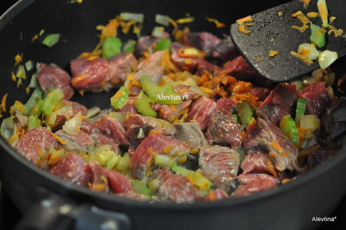 Мясное рагу с тыквой спагетти