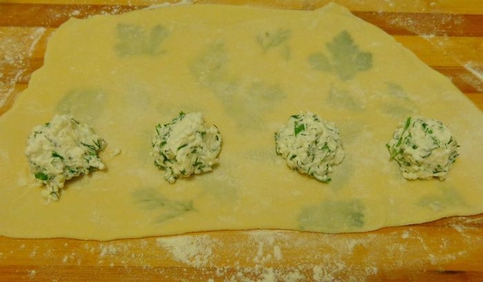 Равиоли с фетой, зеленью и сюрпризом