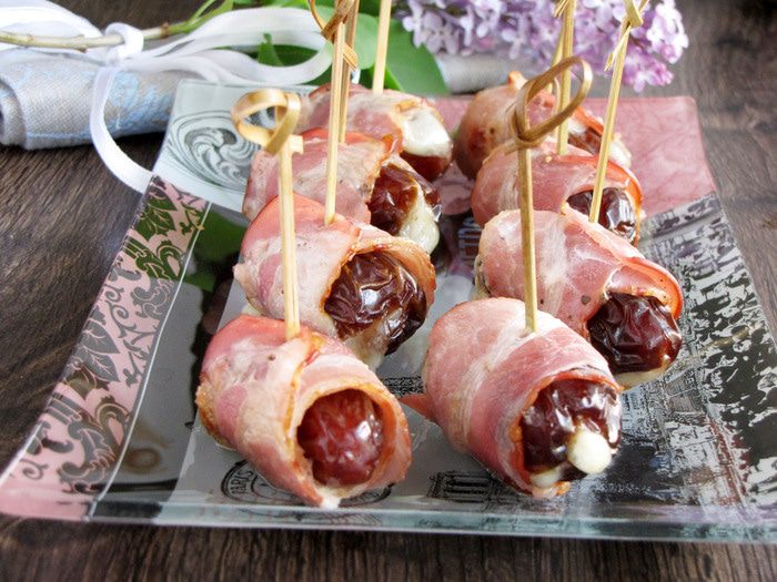 Финики с сыром и беконом