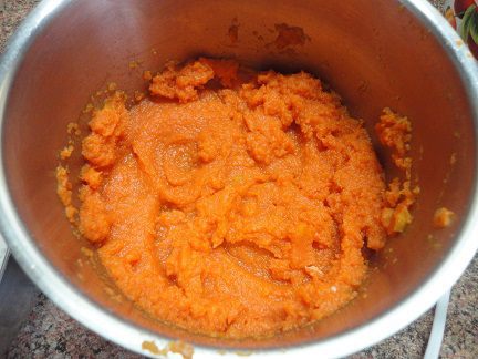 Морковно-апельсиновый кекс с клюквой