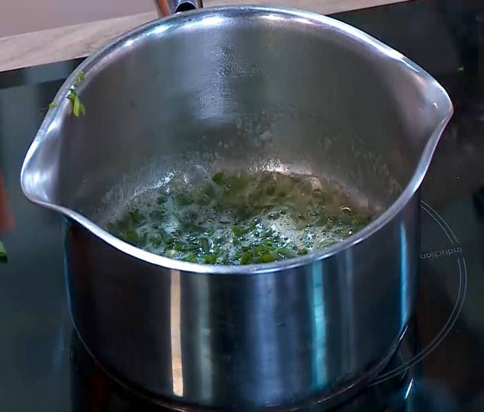 Сырное суфле с зеленым луком и кукурузной мукой 
