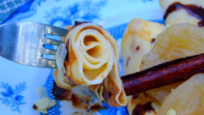 Блины с томлеными грушами