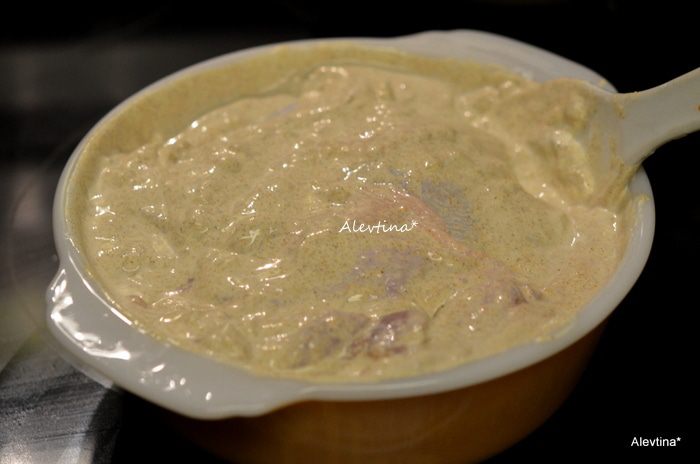 Маринованные куриные бедра в йогурте с карри