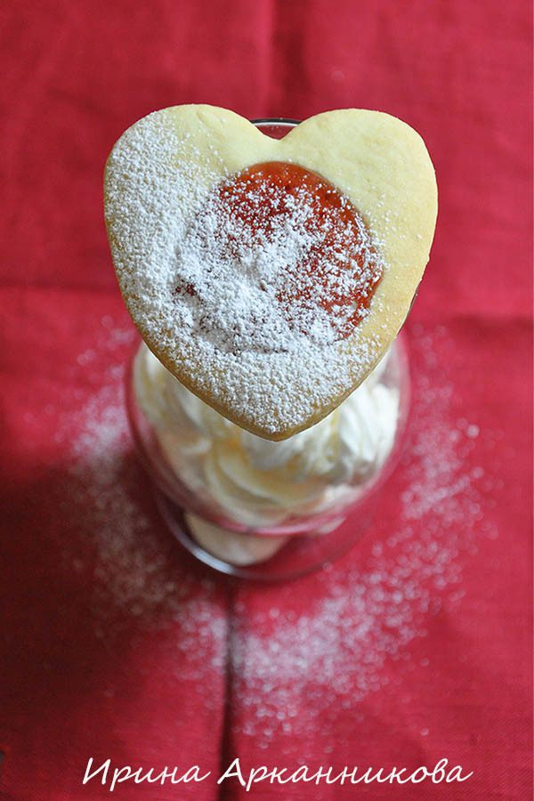 Печенье с клубничным джемом