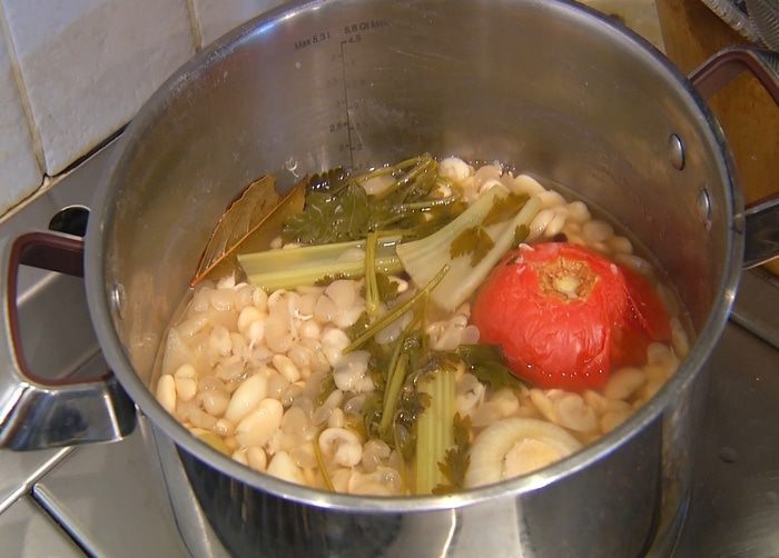 Фасоль с грибами и шалфеем