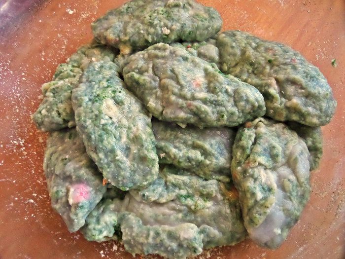 Творожные ньокки со шпинатом, запечённые под сыром