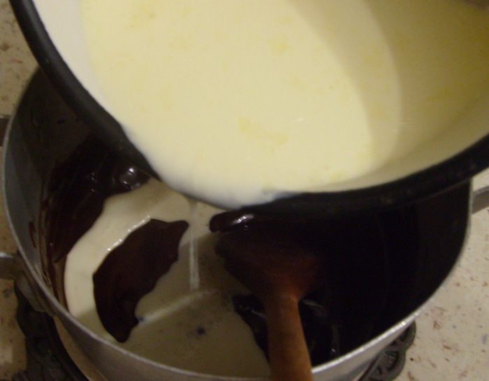 Шоколадный торт с черносливом