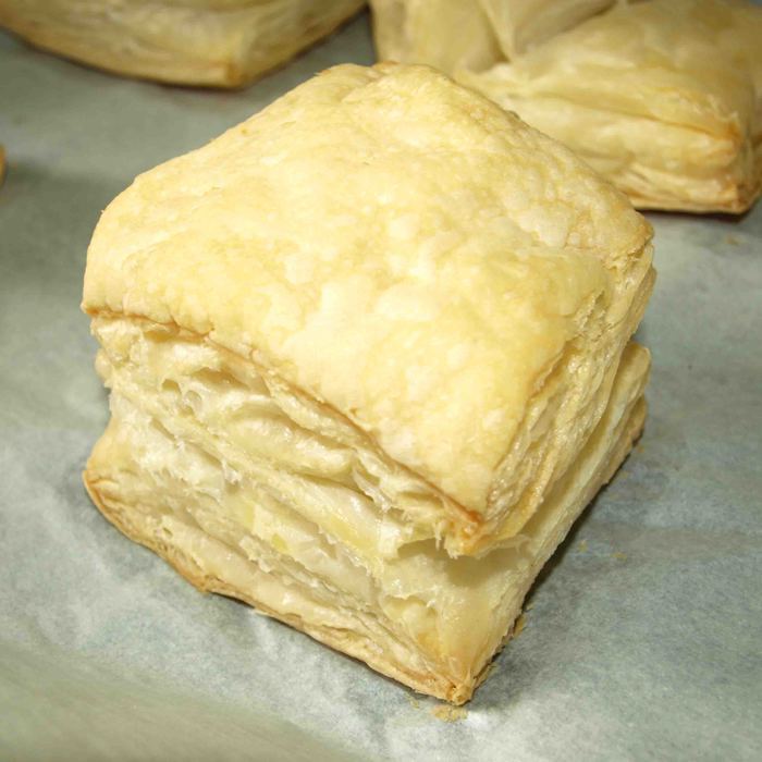 Милфей с брынзой, йогуртом и зеленью