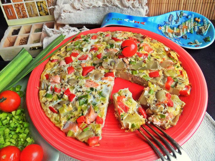 Фриттата с лососем и картофелем