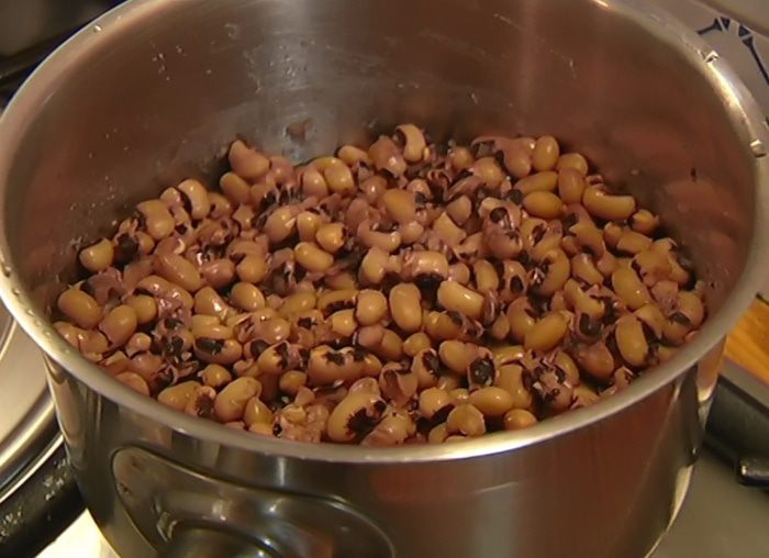 Средиземноморский салат с фасолью и артишоками 