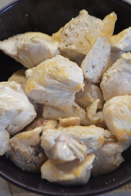 Карри с курицей, грибами и горошком
