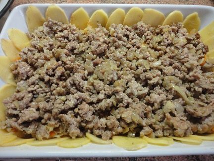 Картофель с мясом и капустой
