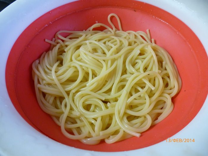 Спагетти с фаршированными томатами